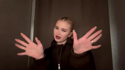 Monika online show from December 17, 1:06 pm