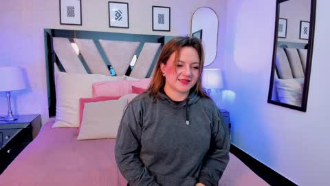 Vee Simons online show from January 4, 1:42 pm