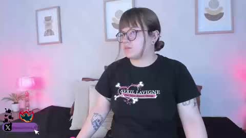 Vee Simons online show from September 11, 8:53 pm