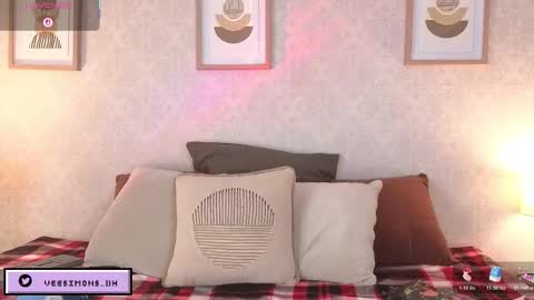 Vee Simons online show from December 16, 7:41 pm