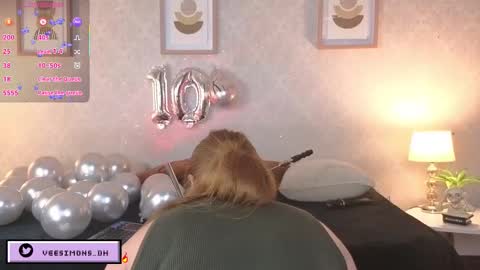 Vee Simons online show from January 8, 8:44 pm