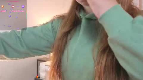 Vee Simons online show from January 17, 8:01 pm