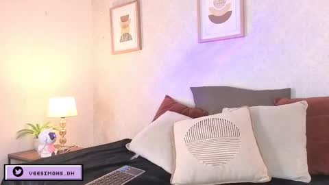 Vee Simons online show from January 31, 7:56 pm