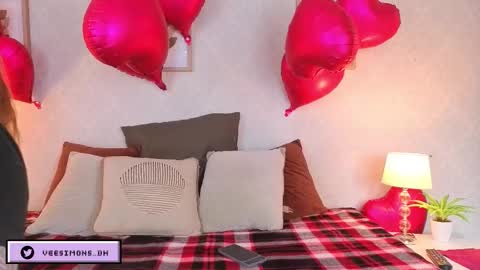 Vee Simons online show from February 14, 7:32 pm