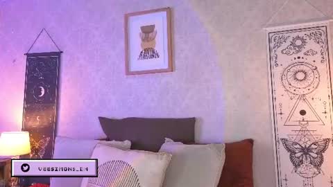 Snapshot of veesimons_dh chatting on June 12, 9:57 pm Vee Simons online show from June 12, 9:57 pm