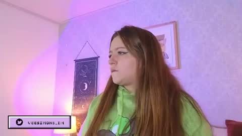 Snapshot of veesimons_dh chatting on June 16, 7:49 pm Vee Simons online show from June 16, 7:49 pm