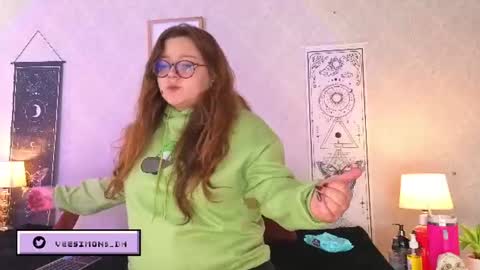Snapshot of veesimons_dh chatting on June 24, 8:08 pm Vee Simons online show from June 24, 8:08 pm