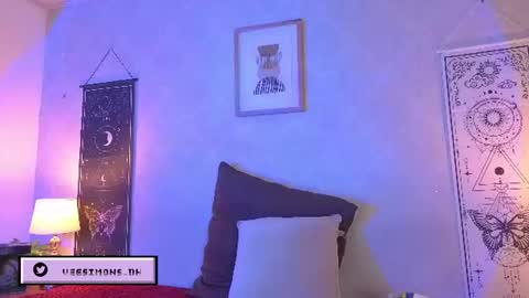 Snapshot of veesimons_dh chatting on July 10, 8:00 pm Vee Simons online show from July 10, 8:00 pm