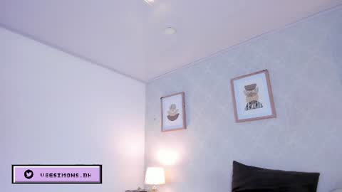 Snapshot of veesimons_dh chatting on July 11, 7:38 pm Vee Simons online show from July 11, 7:38 pm