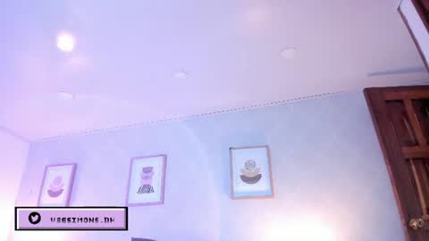 Snapshot of veesimons_dh chatting on July 13, 7:38 pm Vee Simons online show from July 13, 7:38 pm