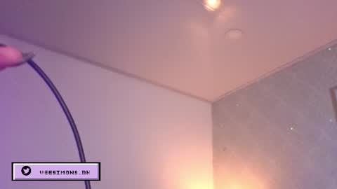 Snapshot of veesimons_dh chatting on July 20, 8:55 pm Vee Simons online show from July 20, 8:55 pm