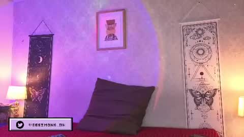 Snapshot of veesimons_dh chatting on July 21, 7:49 pm Vee Simons online show from July 21, 7:49 pm