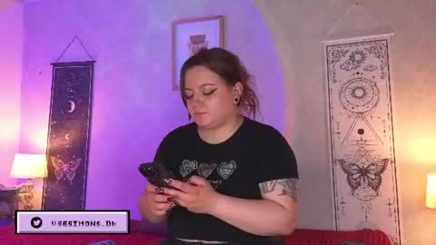 Snapshot of veesimons_dh chatting on July 21, 8:11 pm Vee Simons online show from July 21, 8:11 pm