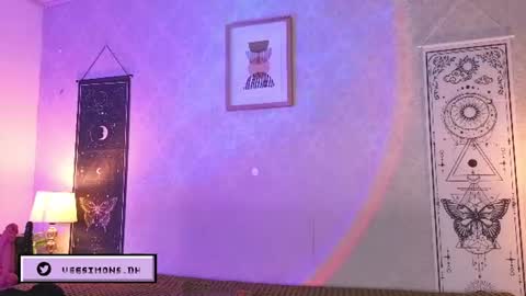Snapshot of veesimons_dh chatting on July 24, 9:46 pm Vee Simons online show from July 24, 9:46 pm
