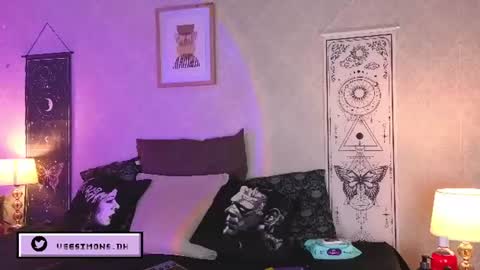 Snapshot of veesimons_dh chatting on July 29, 7:34 pm Vee Simons online show from July 29, 7:34 pm