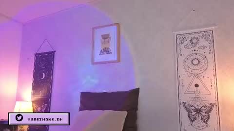 Snapshot of veesimons_dh chatting on July 31, 7:57 pm Vee Simons online show from July 31, 7:57 pm