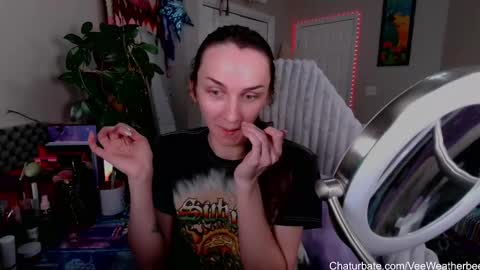 Snapshot of veeweatherbee chatting on January 3, 6:14 pm Violet Weatherbee online show from January 3, 6:14 pm