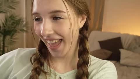 Maria online show from November 8, 1:55 pm