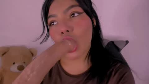 Snapshot of veky_saliva01 chatting on October 26, 3:29 pm camila online show from October 26, 3:29 pm