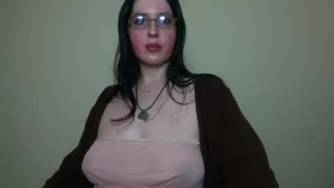 Snapshot of velira_ chatting on January 8, 2:47 am velira_ online show from January 8, 2:47 am