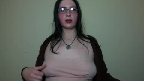 Snapshot of velira_ chatting on February 8, 3:10 am velira_ online show from February 8, 3:10 am