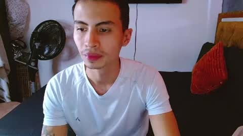 velk_hot1 online show from May 5, 12:24 pm