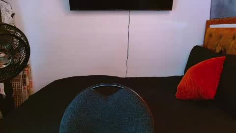 velk_hot1 online show from May 11, 4:04 pm