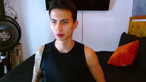 velk_hot1 online show from May 15, 2:46 pm