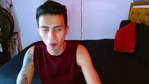 velk_hot1 online show from May 16, 3:33 pm