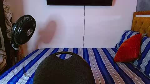 velk_hot1 online show from May 30, 7:22 pm