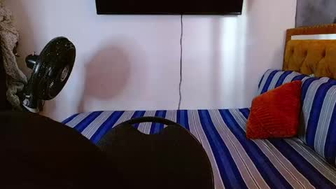 velk_hot1 online show from June 3, 7:08 pm