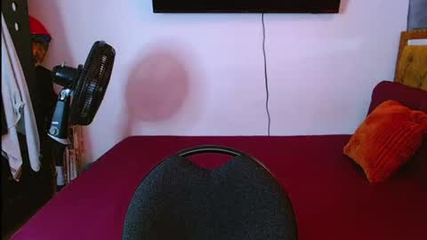 velk_hot1 online show from June 24, 1:43 pm