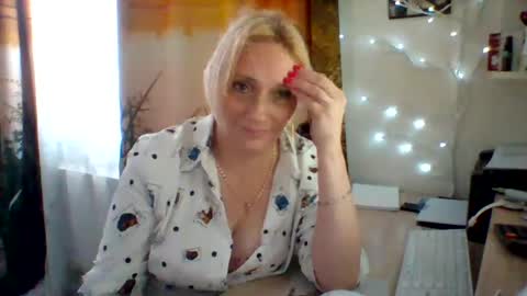 Snapshot of velka_raspberry chatting on July 24, 8:01 am velka_raspberry online show from July 24, 8:01 am