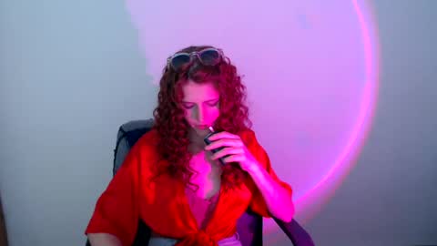 Snapshot of vellahott chatting on June 14, 12:29 pm vellahott online show from June 14, 12:29 pm