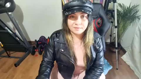 Im VelaI will be Christmas and New Year with my family December 22 to January 13 I will miss you guys. online show from February 1, 7:26 am