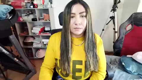 Snapshot of vellarossa chatting on May 16, 3:00 pm Im VelaI will be Christmas and New Year with my family December 22 to January 13 I will miss you guys. online show from May 16, 3:00 pm