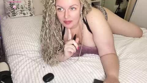 Snapshot of vellinka chatting on October 10, 1:15 am vellinka online show from October 10, 1:15 am