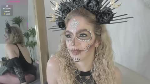 Snapshot of velora_ chatting on October 31, 4:02 am Velora online show from October 31, 4:02 am