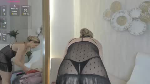 Snapshot of velora_ chatting on December 1, 3:33 am Velora online show from December 1, 3:33 am