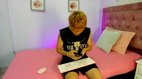 Snapshot of veluniliore chatting on May 30, 6:27 pm Veluni online show from May 30, 6:27 pm