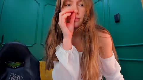 Snapshot of velvet_cherry chatting on December 5, 6:44 pm velvet_cherry online show from December 5, 6:44 pm