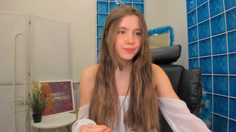 Snapshot of velvet_cherry chatting on December 18, 7:41 pm velvet_cherry online show from December 18, 7:41 pm