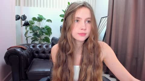 Snapshot of velvet_cherry chatting on February 5, 3:31 pm velvet_cherry online show from February 5, 3:31 pm