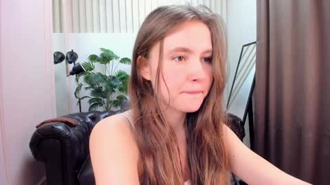 Snapshot of velvet_cherry chatting on February 5, 6:37 pm velvet_cherry online show from February 5, 6:37 pm