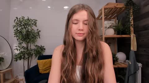 Snapshot of velvet_cherry chatting on February 6, 4:36 pm velvet_cherry online show from February 6, 4:36 pm