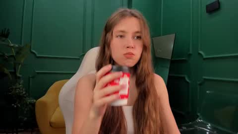 Snapshot of velvet_cherry chatting on March 12, 3:29 pm velvet_cherry online show from March 12, 3:29 pm