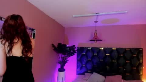 Snapshot of velvet_dreams_ chatting on July 6, 12:13 pm Isabella online show from July 6, 12:13 pm