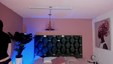Snapshot of velvet_dreams_ chatting on July 22, 11:35 am Isabella online show from July 22, 11:35 am