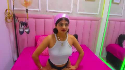 Snapshot of velvet_giirll chatting on June 30, 4:46 am velvet_giirll online show from June 30, 4:46 am