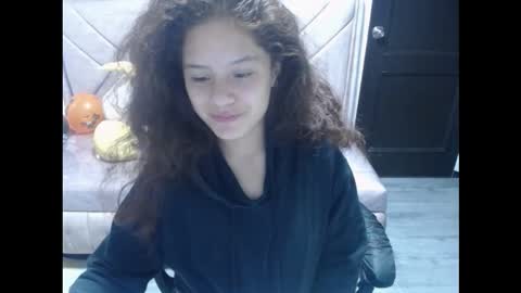 velvet_moon_v online show from October 23, 1:10 pm